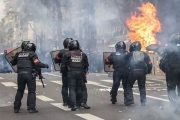 محدودیت شدید فضای مجازی در فرانسه/ والدین معترضان زندانی می‌شوند