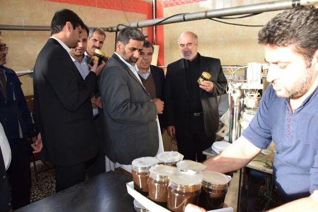 بازدید مدیر سازمان تعاون روستایی آذربایجان شرقی به همراه مدیر سازمان تعاون روستایی سیستان و بلوچستان از خط تولید شیره خرما در شهرک صنعتی مرند