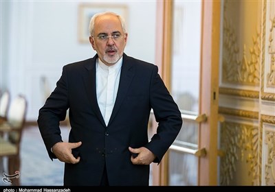 ظریف: آمریکا داعش را از سوریه به نقاط دیگر منتقل می‌کند