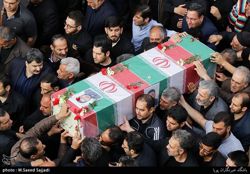 پیکر مطهر شهید مدافع حرم با فریادهای مرگ بر اسرائیل در تبریز تشییع شد