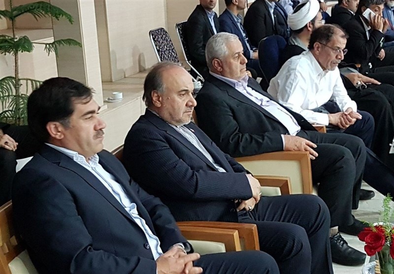 رونمایی سلطانی‌فر از کتاب فرش جام جهانی ۲۰۱۸+ تصاویر