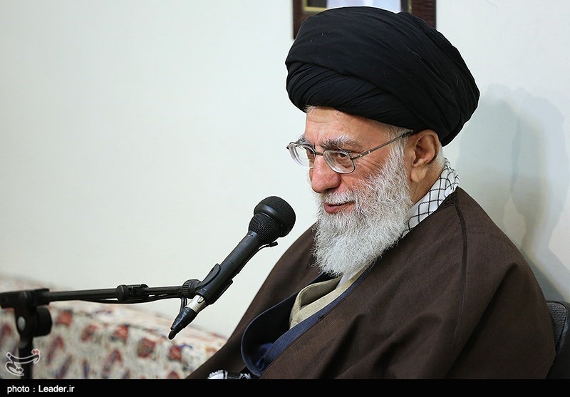 موافقت امام خامنه‌ای با عفو و تخفیف مجازات ۷۱۵ نفر از محکومان