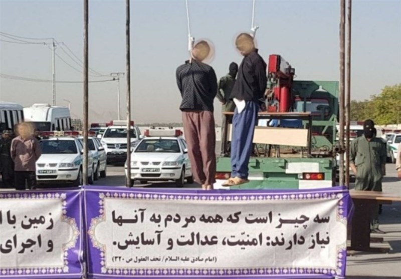 ۲ قاتل کودکان مشهدی صبح امروز در ملاءعام به دار مجازات آویخته شدند
