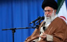 پاسخ امام خامنه‌ای به نگرانی یکی از فعالان فرهنگی خارج از کشور: نگران نباشید؛ هیچ‌کس هیچ غلطی نمی‌تواند بکند