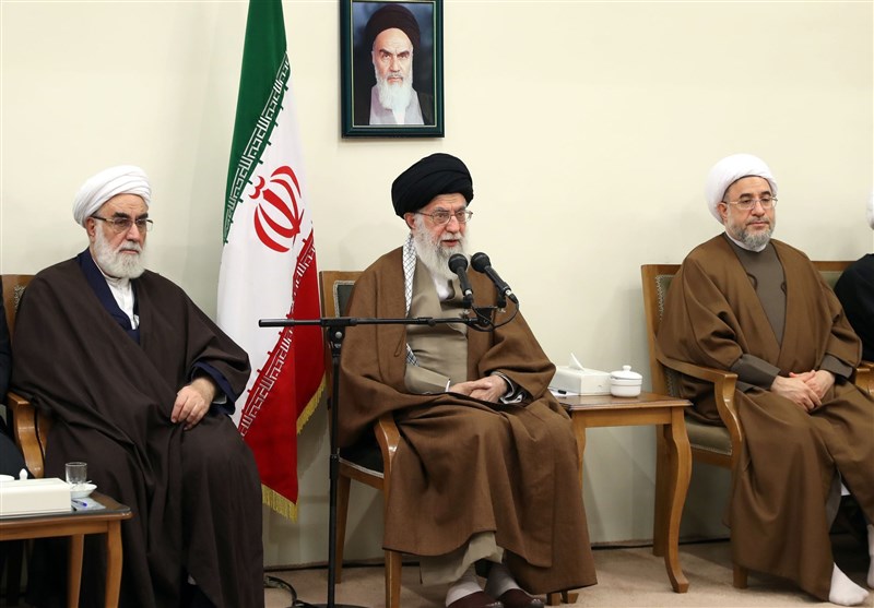 امام خامنه‌ای: اگر روحیه جهاد و شهادت گسترش یابد گرایش به شرق و غرب رخت می‌بندد