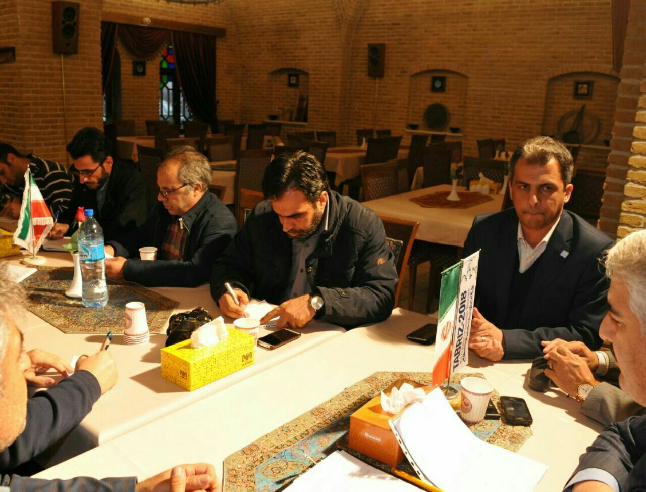 ????پاسخ عجیب فرماندار مرند به سوال یاشیل وطن در نشست خبری