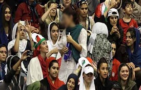 مرجع تقلید شیعیان: حضور زنان در ورزشگاه زیبنده جامعه اسلامی نیست