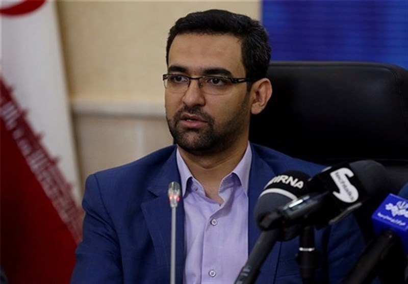 آذری‌جهرمی: در موضوع فیلترینگ براساس قانون عمل می‌کنیم