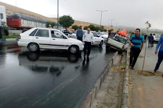 تصادف زنجیره ای ۳۰ خودرو در جاده تبریز اهر