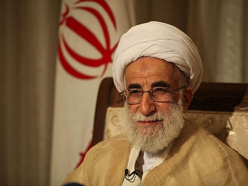 آیت‌الله جنتی: حال‌ آیت‌الله مومن رضایت‌بخش نیست/ ایشان هوشیاری خوبی ندارند