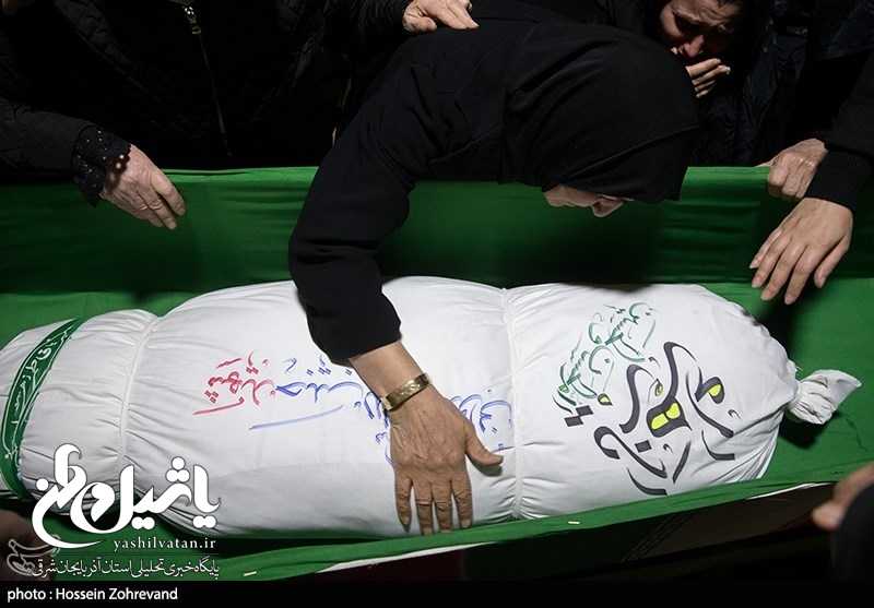 زیر تابوت شهدای گمنام را گرفته و می‌گفتم: شاید تو حبیب من باشی