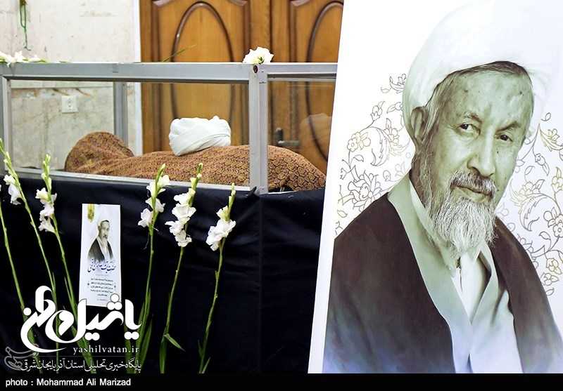 خاستگاه انقلاب با یار دیرین انقلاب وداع کرد‌؛ پیکر آیت‌الله مؤمن در حرم مطهر حضرت معصومه (س) آرام گرفت+تصاویر