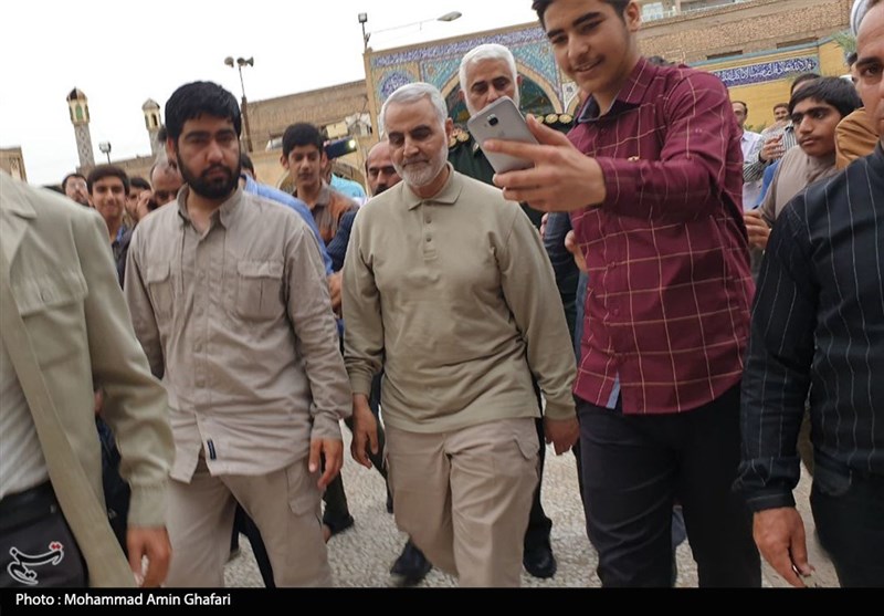 سرلشکر سلیمانی: تحت تاثیر همت مردم ‌برای مقابله با سیل ‌قرار گرفتم /‌ جوانان، خوزستان ‌مکانی برای دفاع از حرم است