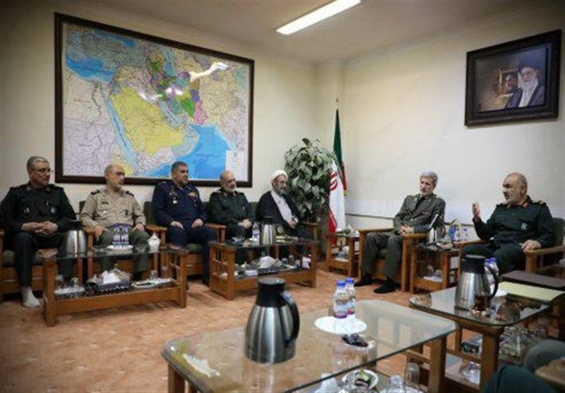 سرلشکر سلامی در دیدار وزیر دفاع: روزی ما بر اساس نفت پایه‌گذاری نشده است