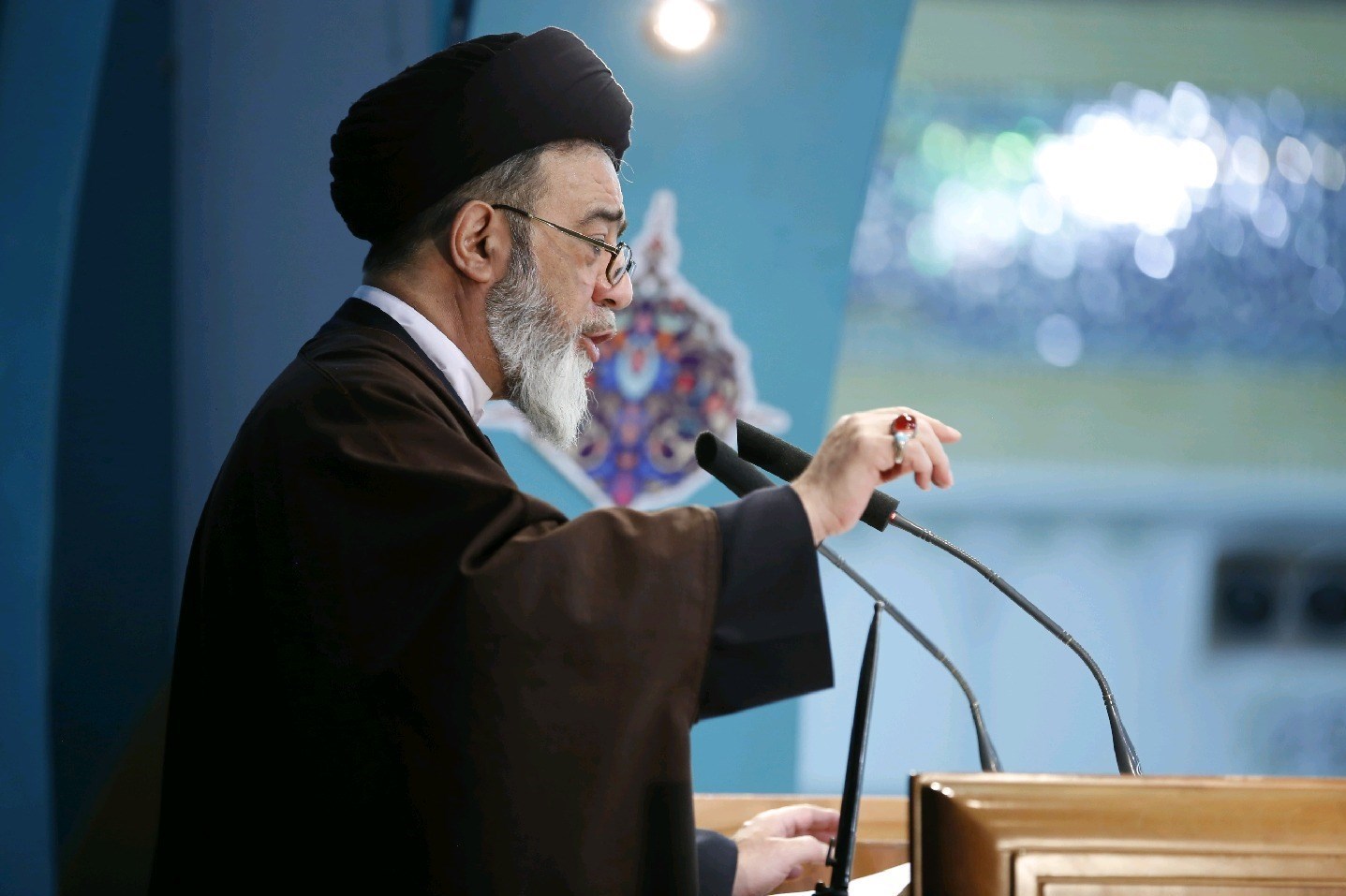 امام‌ جمعه تبریز: تحریم ‌مقام معظم رهبری ‌اقدامی جاهلانه بود / ساده‌زیستی ایشان بر همگان اثبات شده است