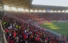 پس از ۹۰ دقیقه جنجال؛ دیدار داماش گیلانیان  پرسپولیس لغو شد!/ تماشاگران ورزشگاه را ترک کردند