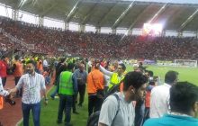حاشیه دیدار داماش  پرسپولیس| درخواست سیدجلال و بیرانوند از هواداران پرسپولیس/ تأخیر در آغاز بازی و فرار اعضای هیئت مدیره!