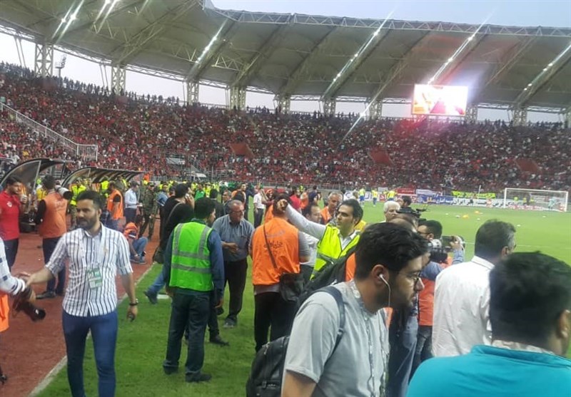 حاشیه دیدار داماش  پرسپولیس| درخواست سیدجلال و بیرانوند از هواداران پرسپولیس/ تأخیر در آغاز بازی و فرار اعضای هیئت مدیره!