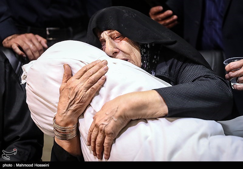 مادرانه‌هایی از ۳۱ سال گمنامی فرزند: جوان رشیدم را مثل یک بچه بغل گرفتم