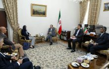 اشمید با عراقچی دیدار کرد