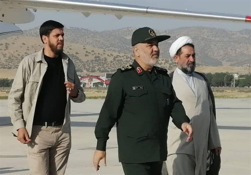 سردار سرلشکر سلامی برای بازدید از روند بازسازی مناطق سیل‌زده وارد استان لرستان شد
