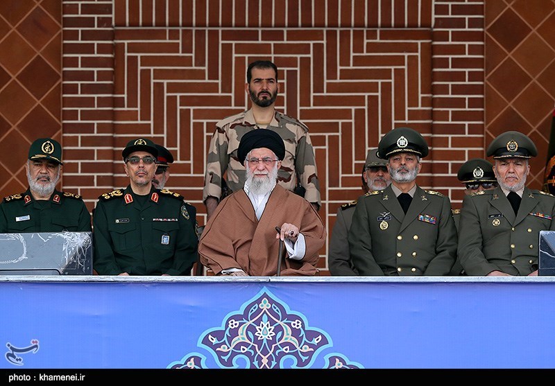 امام خامنه‌ای: دلسوزان عراق و لبنان بدانند اولویت اصلی علاج ناامنی است