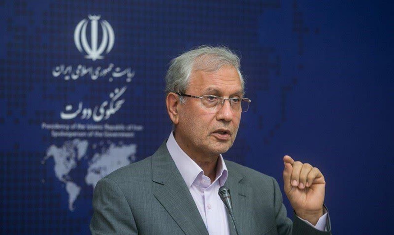 ربیعی در نشست خبری: هدف سهمیه‌بندی بنزین برقراری عدالت بود/ حساب اعتراض از اغتشاش جداست