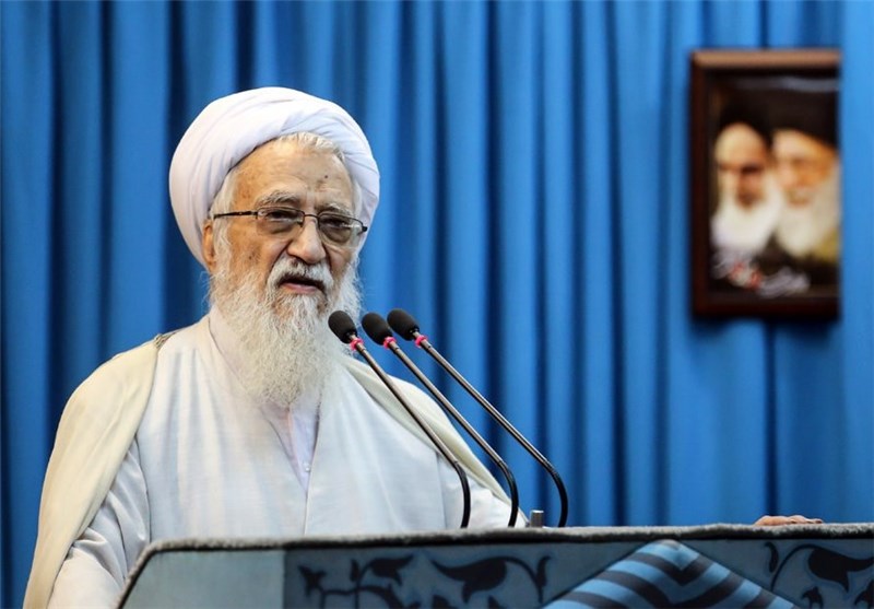 آیت‌الله موحدی‌کرمانی: مسئولان به امانتی که در دست‌شان است وفادار باشند/ دولت باید در قضیه بنزین مردم را قانع می‌کرد