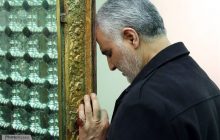 تعویض پرچم گنبد حرم منور رضوی؛ حرم امام رضا(ع) سوگوار شهادت سپهبد سلیمانی