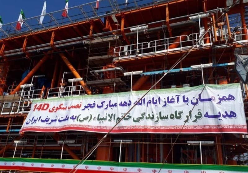 هدیه سپاه به مردم ایران در ‌سالگرد پیروزی انقلاب اسلامی/ آخرین سکوی گازی فاز ۱۴ پارس جنوبی در خلیج فارس نصب شد