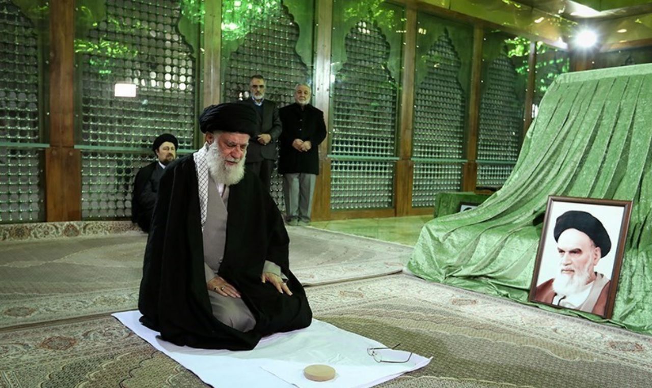 حضور امام خامنه‌ای در مرقد امام خمینی(ره) و گلزار شهدا
