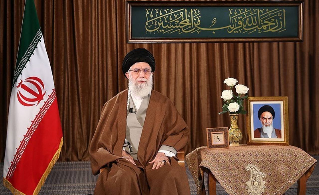 رهبر معظم انقلاب در سخنرانی نوروز:کشور ظرفیت مقابله با چالش‌ها را در هر سطحی دارد/ آمریکا خبیث‌ترین دشمن ملت ایران است/ همه به دستورات ستاد ملی مقابله با کرونا عمل کنند