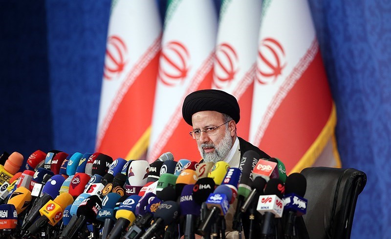 آیت‌الله رئیسی در نشست خبری: خود را خادمِ جمهور می‌دانم/ تشکیل دولت براساس شایسته‌سالاری است/ بازگشت ایرانیان خارج کشور باید تسهیل شود