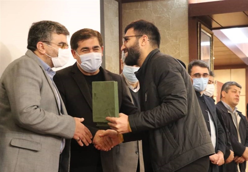 مدال‌های ۸ قهرمان آذربایجان شرقی به موزه آستان قدس رضوی اهدا شد
