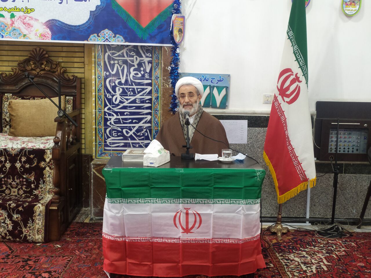 دیدار اعضای شورای اداری شهرستان مرند با امام جمعه این شهر در اولین روز دهه فجر/ ملاک انتخاب مدیران، پاکدستی و خدمت به مردم باشد