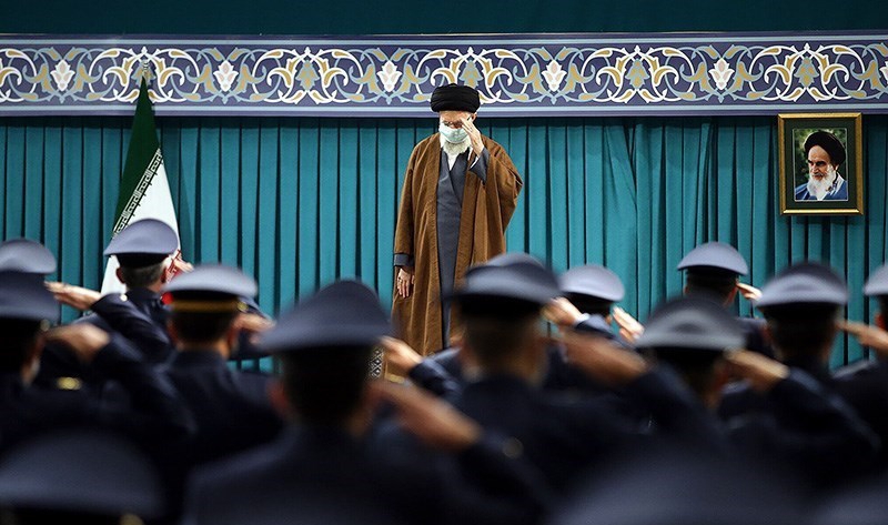 امام خامنه ای: من هم تزریق نوبت سوم واکسن کرونا را انجام دادم/ توصیه میکنم مردم حرف پزشکان را گوش کنند