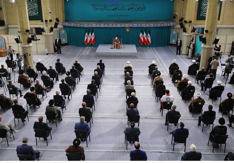 امام خامنه ای: استغفار در میدانهای ملی ما را به توفیقات بزرگ میرساند