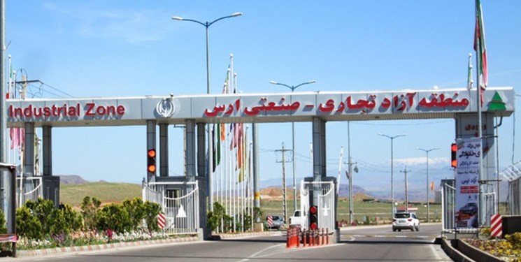 بهره‌برداری از ۲ هزار هکتار گلخانه در جلفا/ ضرورت احداث فرودگاه کارگو در ارس