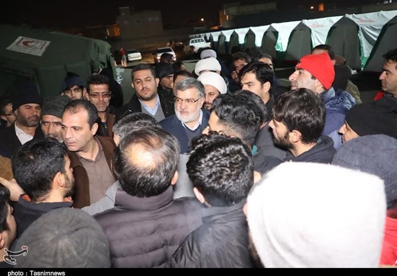 اسکان اضطراری؛ مطالبه اصلی زلزله‌زدگان شهرستان خوی/ ۲۳ هزار چادر توزیع شد