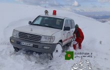 نجات مادر باردار گرفتار در برف کولاک روستای کوه کمر توسط هلال احمر